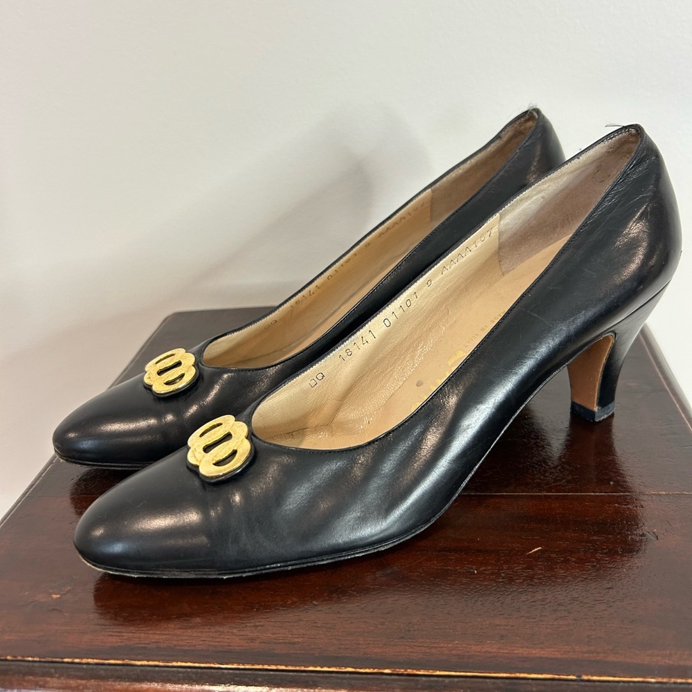 Beautiful Salvatore Ferragamo Black Leather Heels with Gold Buckle ❤️9